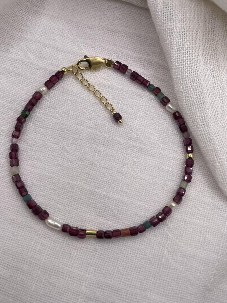 Garnet bracelet Goldplated